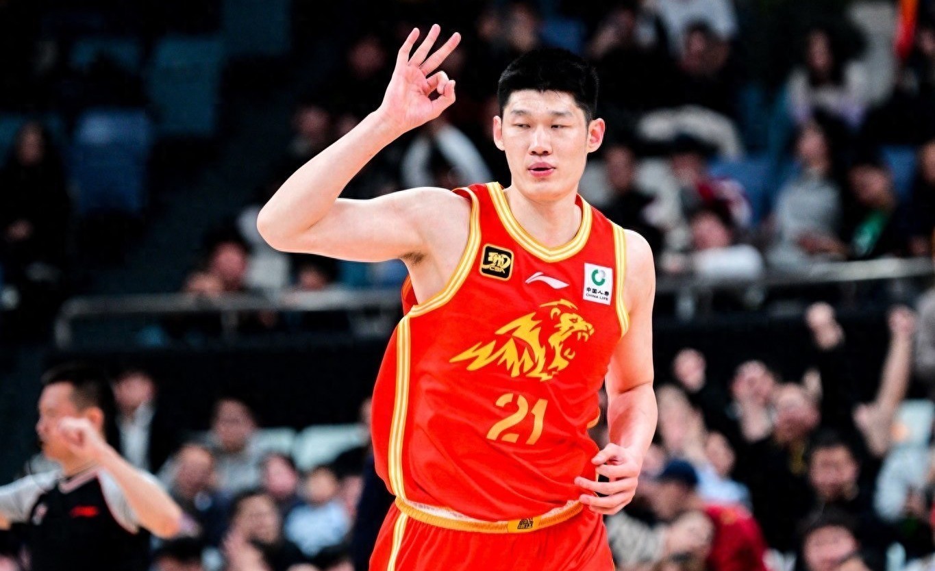 北京队逆转雄鹿，周琦统治全场