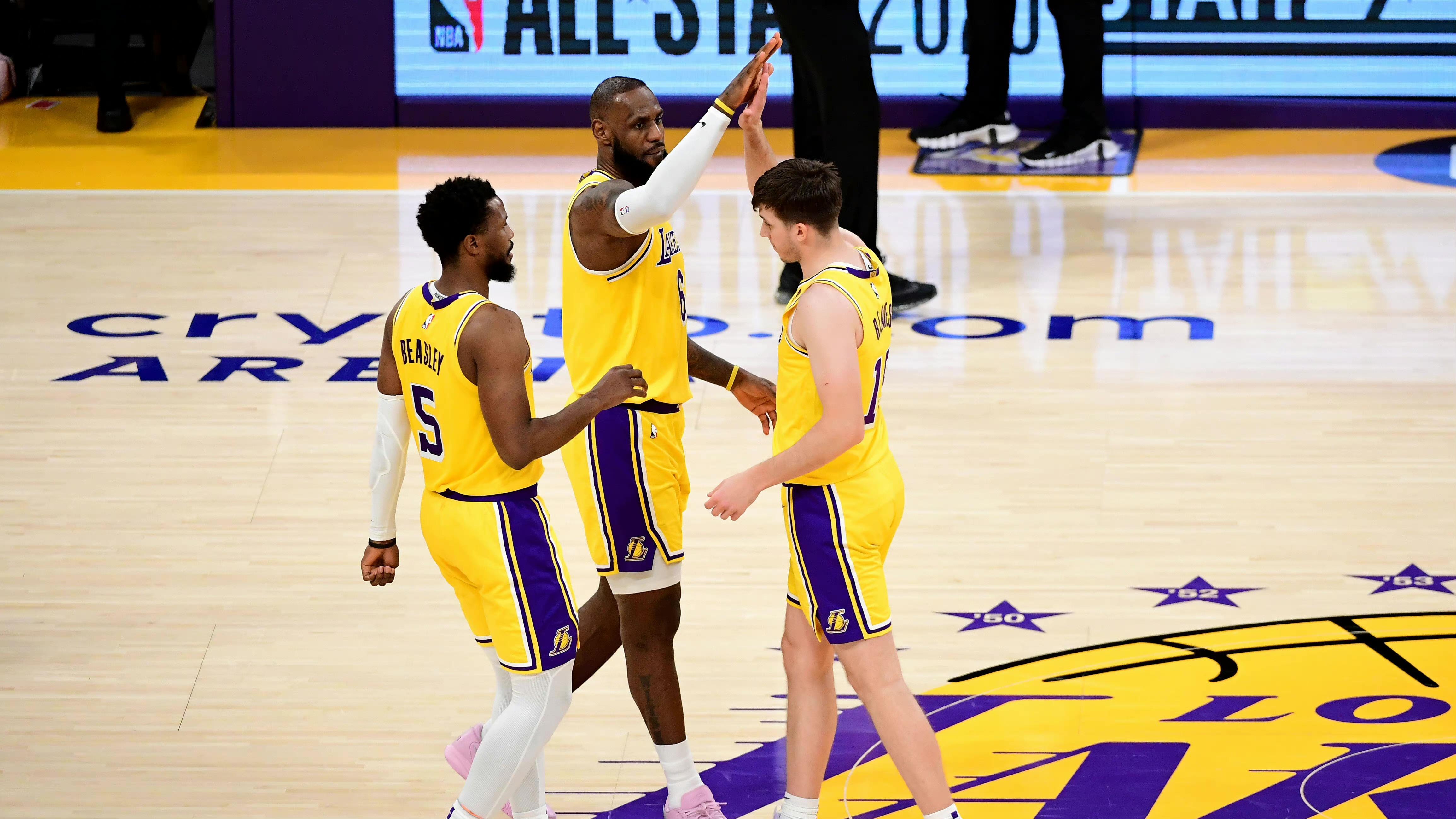 四川队完胜湖人，塔图姆点燃赛场