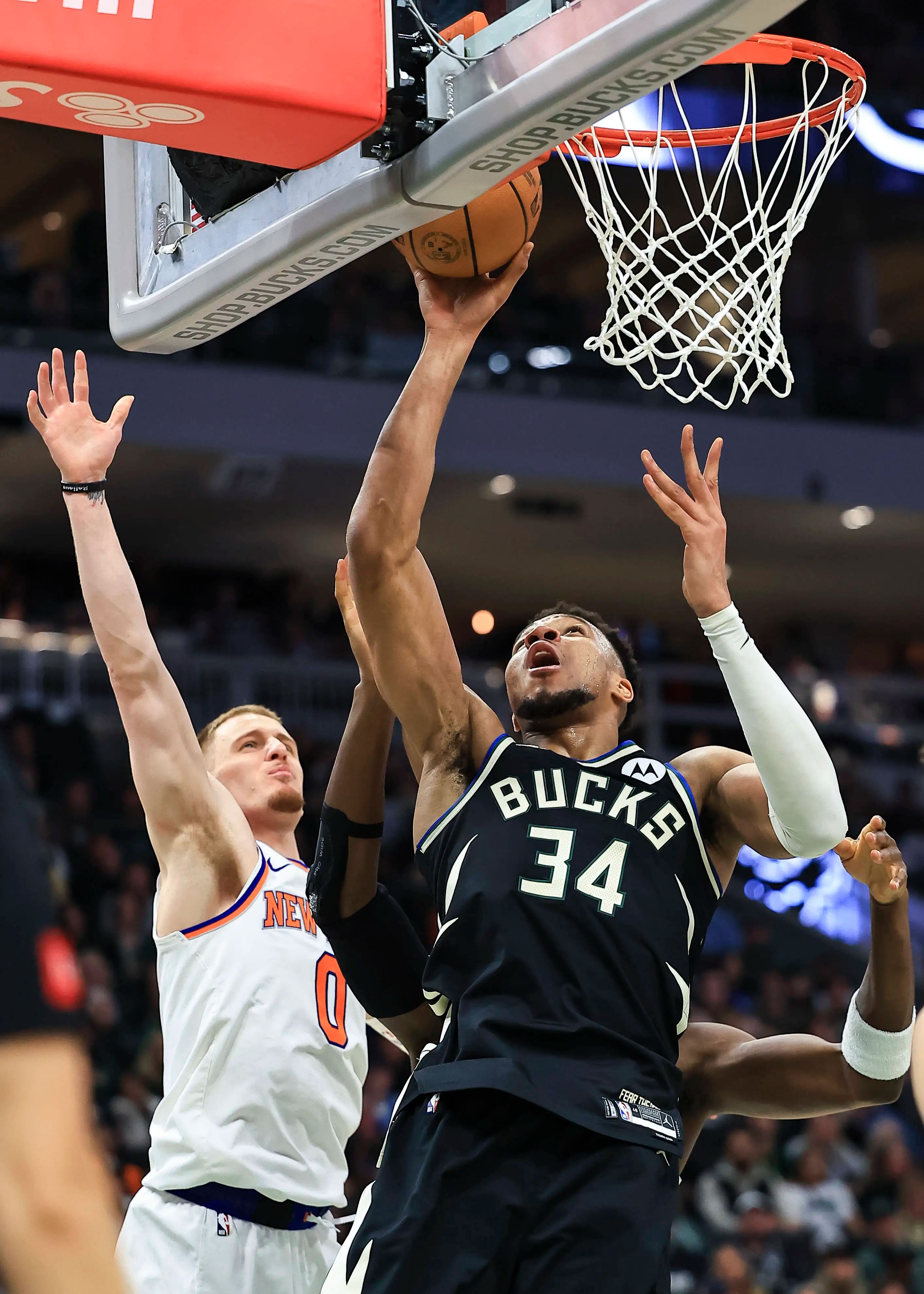 雄鹿绝杀骑士，拉文统治全场