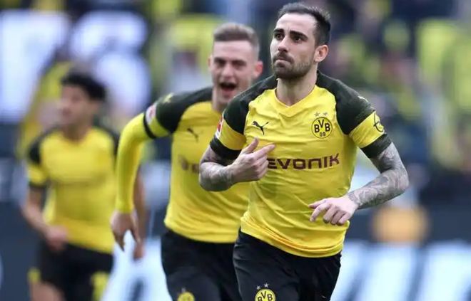 多特蒙德前锋状态低迷，被队友抨击不听话