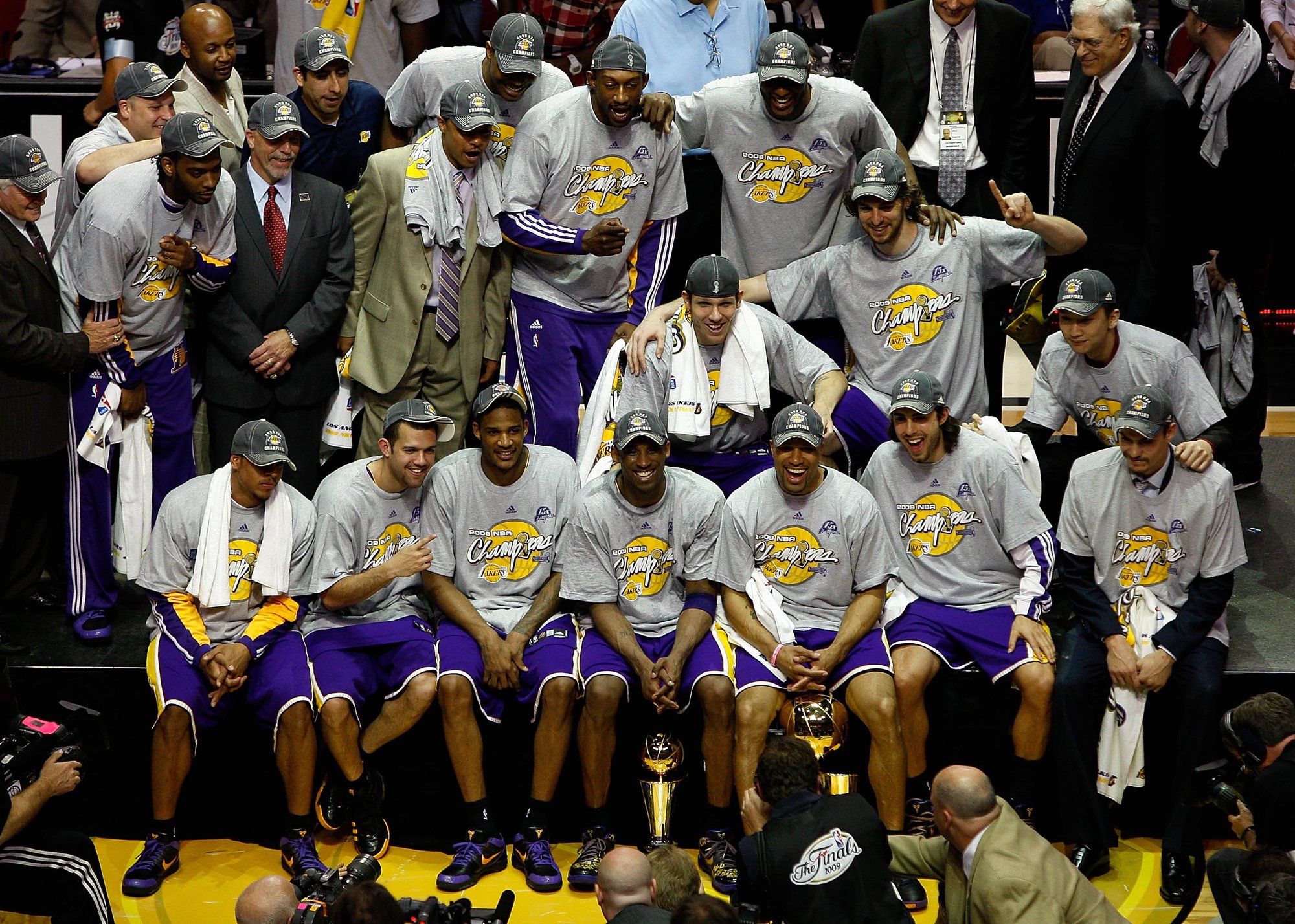 湖人碾压火箭，易建联点燃赛场